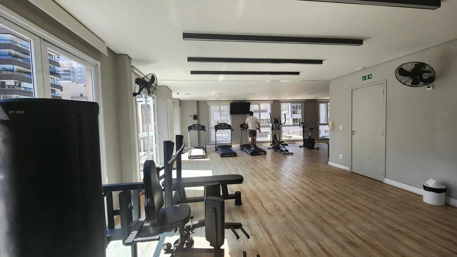 Studio Completo Em Pinheiros Proximo Ao Metro Oscar Freire Sao Paulo 0*,